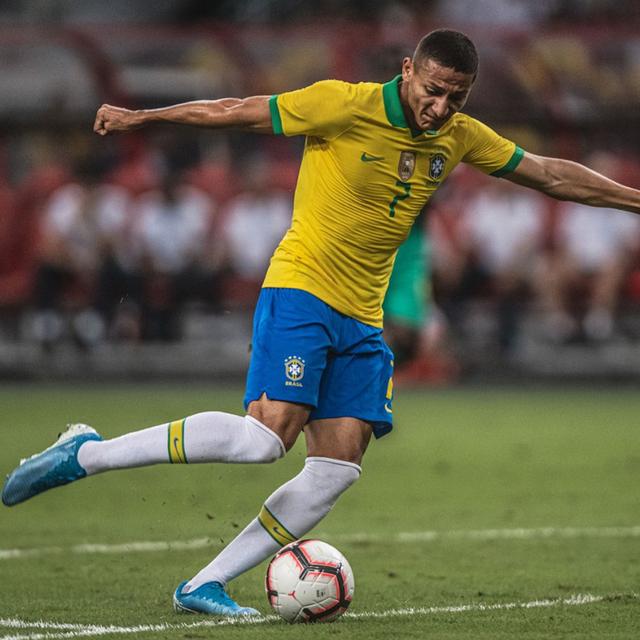 6ª Estrela #37 (Especial) - Richarlison: "A gente vê essa diferença de como um policial chega numa favela" - podcast episode cover