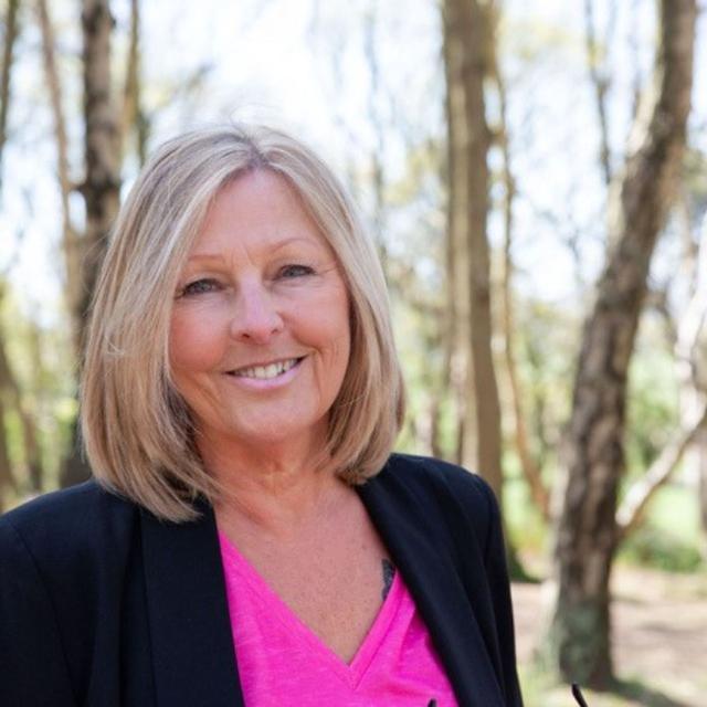 Pay It Forward with Sue Henry - podcast episode cover