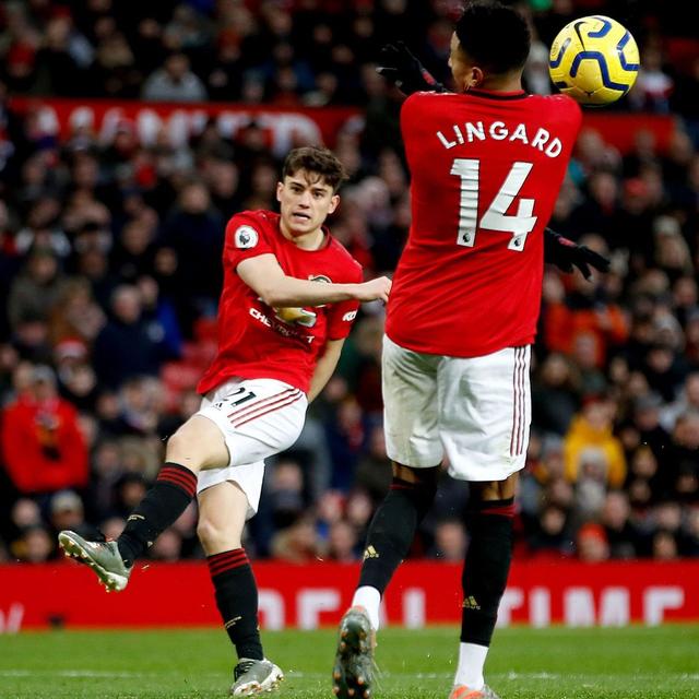 S2 Ep16: Jesse Lingard needs a faceguard - Festive fixtures, grand masters, long range belters and taking one between the eyes - podcast episode cover