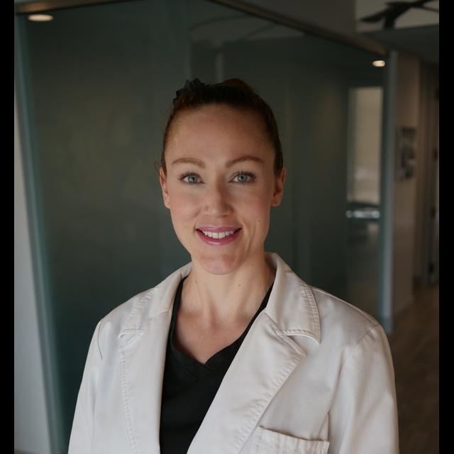Amy Kilian - Inside a Plastic Surgery Practice, Beauty and Body Image, Bikini Competition - podcast episode cover