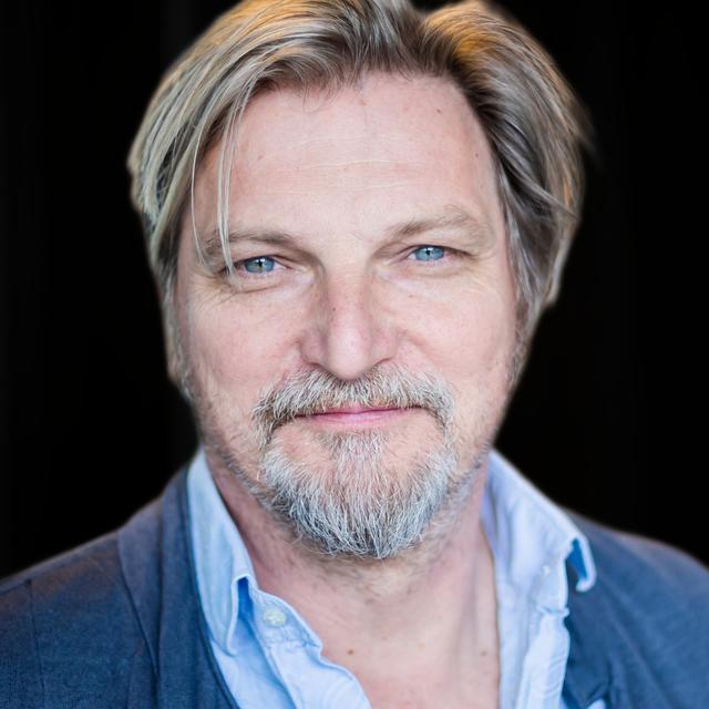 Stefan Jürgens: „Ich war ein nörgelnder Kantinenschauspieler, als der berühmte Anruf von Hugo Egon Balder kam.“ - podcast episode cover