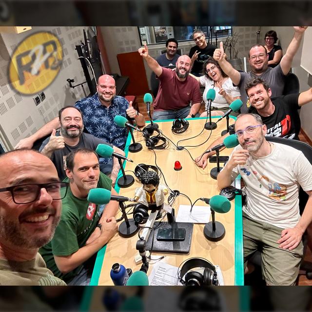 Ready to Play 8 x 331 Grans comunicadors en català de videojocs - podcast episode cover