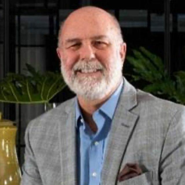 174 - Mike Swiatek, Chief Strategy & Planning Officer, at Avianca - podcast episode cover