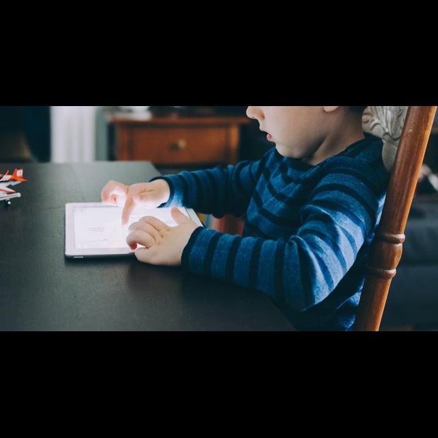S3E7 - Tech Savvy Family: Smart Screen Time and Parenting Digital Natives - podcast episode cover