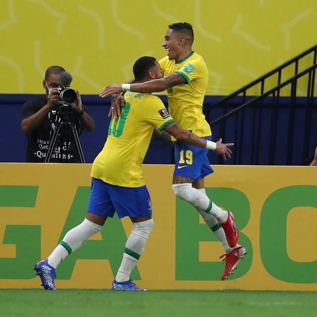 6ª Estrela #77 - Raphinha-mania, evolução coletiva, disputa no ataque: o balanço da rodada de Eliminatórias - podcast episode cover