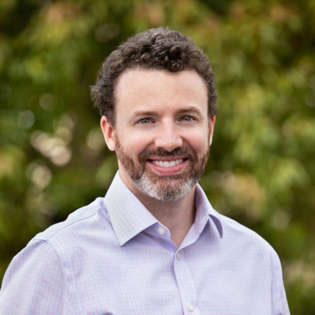 1051: Building a Greener Future: A CFO’s Journey in Climate Tech | Derek Warnick, CFO Electric Hydrogen - podcast episode cover
