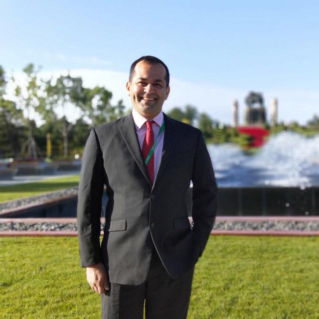 New World Voices With Hossein Bordbar, Persian Carpet Designer - podcast episode cover