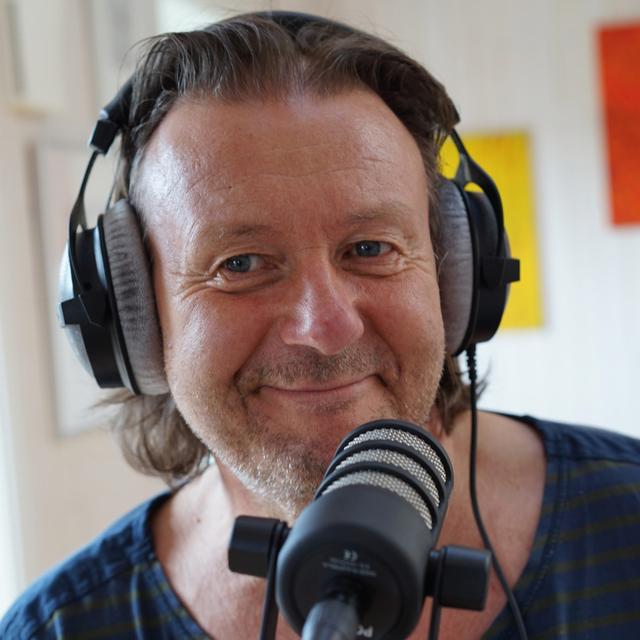 AJP 1  |  Svein Østvik: om munnbind-brenningen - podcast episode cover