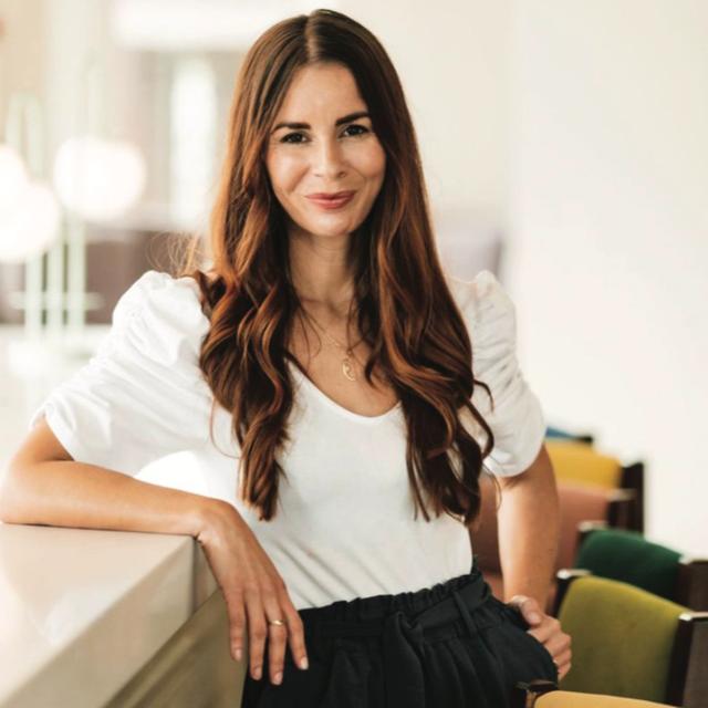 How to Pose for Photos, at Red Carpet Events, & for your own Social Media - podcast episode cover