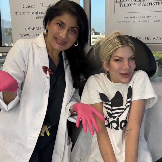 659: From 90210 to Motherhood: Tori Spelling Spills Her Secrets to Success - podcast episode cover