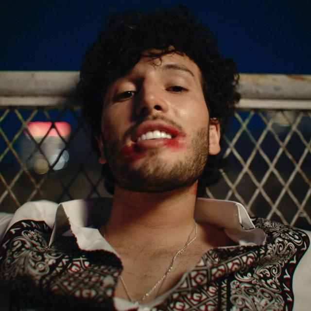 Sebastián Yatra se volvió a enamorar de sus temas con “A dónde van” - podcast episode cover