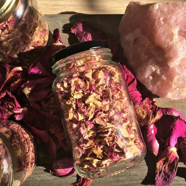 Herbal Body Oils, Plant Infusions & Self-care Rituals with Maddie of Malakite Herbal - podcast episode cover