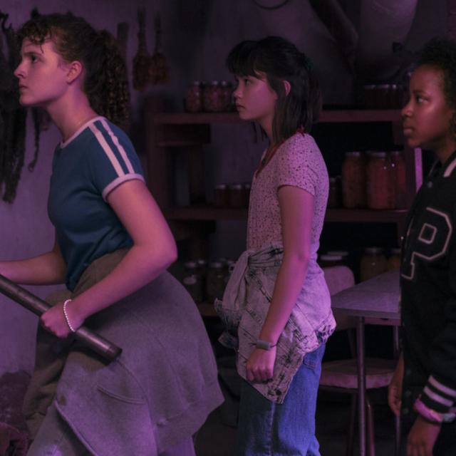 Episode 743: Paper Girls - S1E8 - It B Over - podcast episode cover