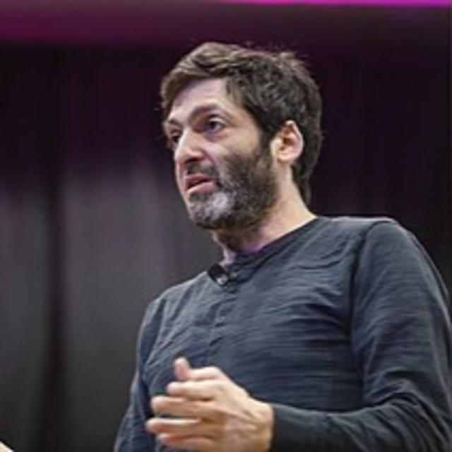 EP35 站在子彈上的網紅學者~ Dan Ariely (feat. 龔俊嘉老師) - podcast episode cover