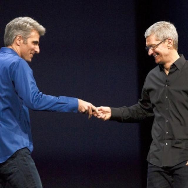 Craig Federighi no se entera de nada - podcast episode cover