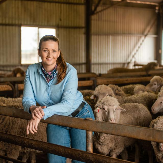52: HoA "It's dirty, it's dusty... but it's not cruel" with Dr Holly Ludemann - podcast episode cover
