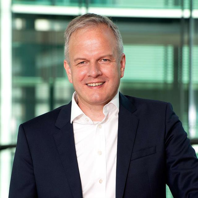 Season 4 - 005 - DFS and its technical aspects - Friedrich-Wilhelm Menge - DFS Deutsche Flugsicherung - podcast episode cover