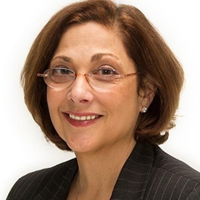 1,002: Transforming Retail: A Strategic Journey | Joan Hilson, CFO, Signet Jewelers - podcast episode cover