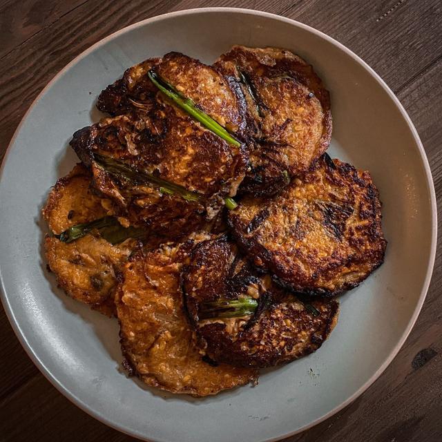 Joanne Lee Molinaro (The Korean Vegan) makes Bindaetteok - podcast episode cover
