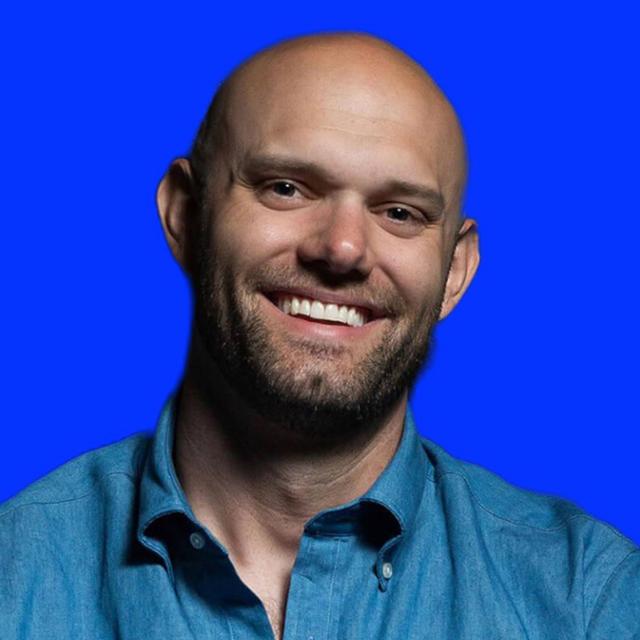 James Clear on building habits, focusing on quality, and life before (and after) selling 5 Million books (#084) - podcast episode cover