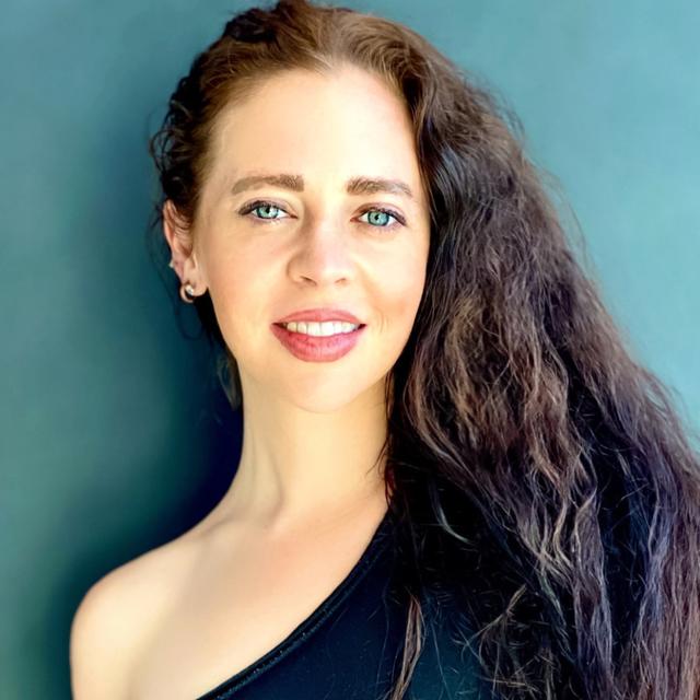 Hollie McKay, Journalist, Foreign Policy Expert and War Crimes Investigator - podcast episode cover