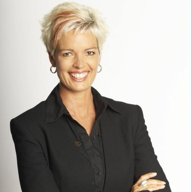 #25 Tracey Holmes on Sports Journalism, People, Perspective & Exploring the World - podcast episode cover