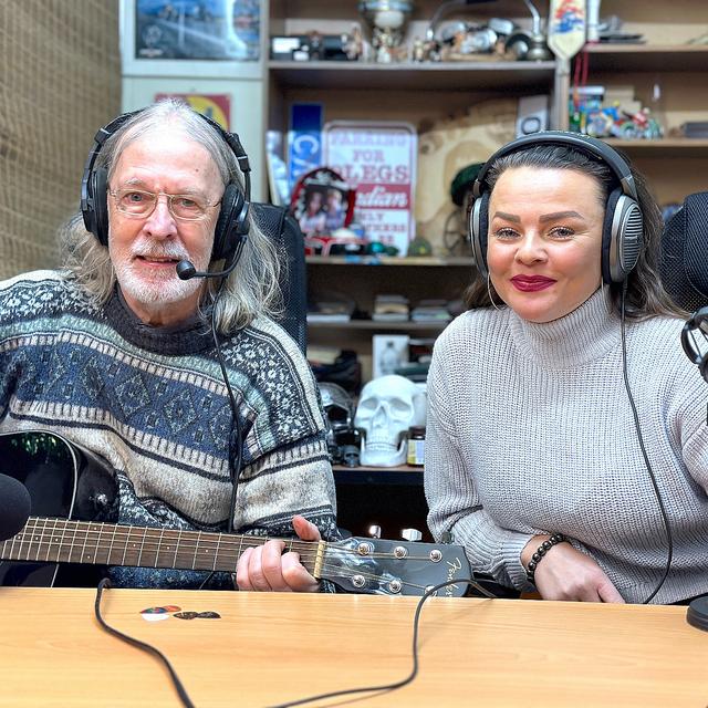 Владимир (Царь) Васильев и Милена Вавилова - «Поющие Гитары» в предновогоднем эфире на MOTORADIO. - podcast episode cover
