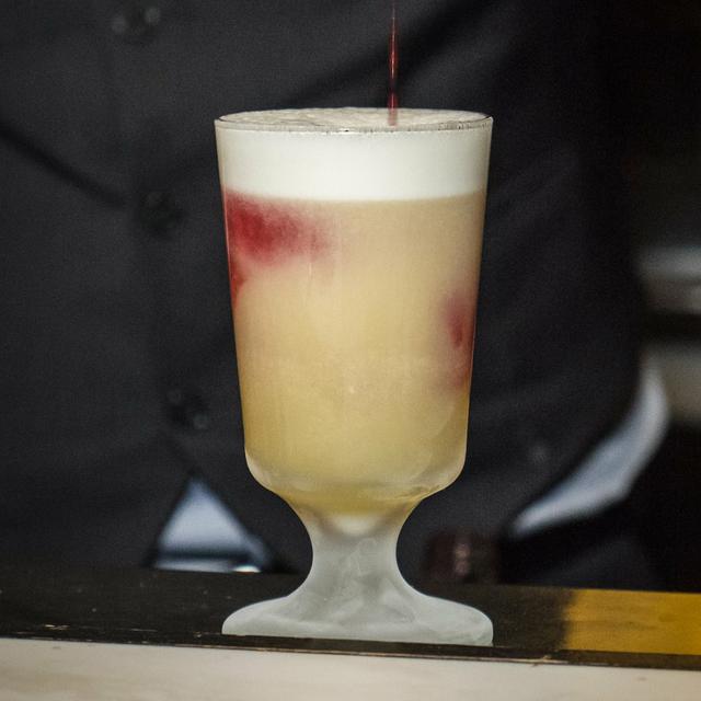 097 ROMAN SOUR - Ein Rye Bestseller von Swetlana Holz - podcast episode cover