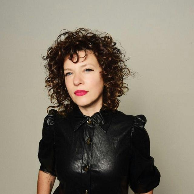 1984 music countdown with guest Carmel Holt - podcast episode cover