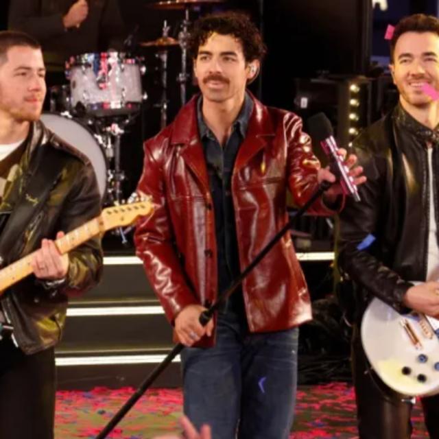 Jonas Brothers tease major plans for 2025/ Tour, Broadway, and more  - podcast episode cover