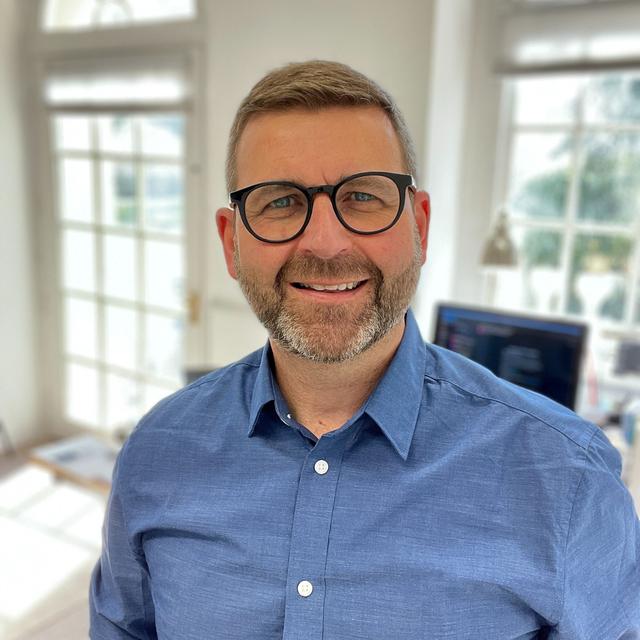 Pay It Forward with Mike Hiner - podcast episode cover