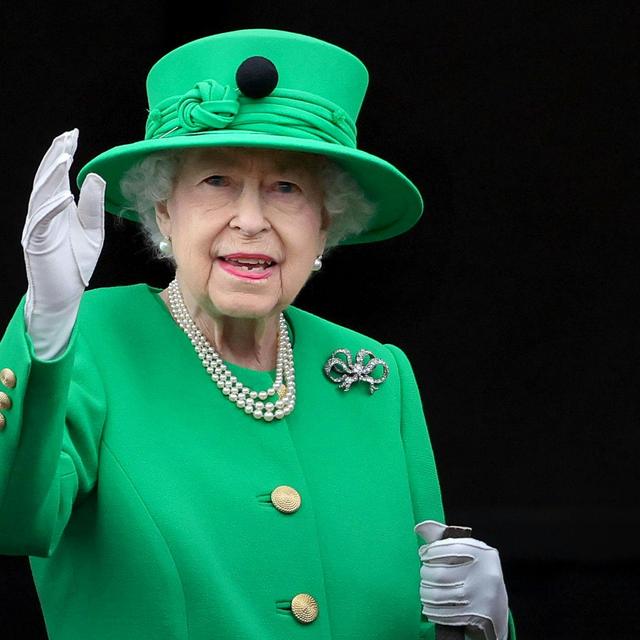 Dissecting the 4 day celebrations, little royals steal the show and Andrew's new chalet woes - podcast episode cover