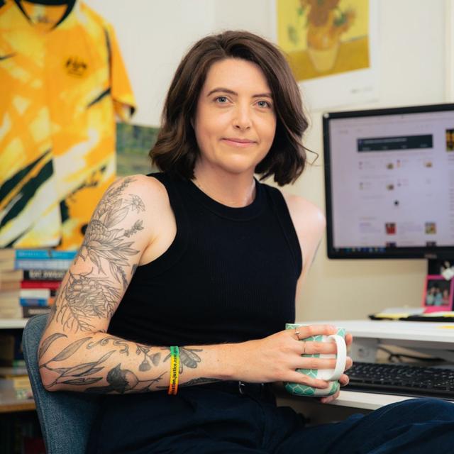 #27 Samantha Lewis on the Art of Football Writing & Epic World Cup Journeys - podcast episode cover