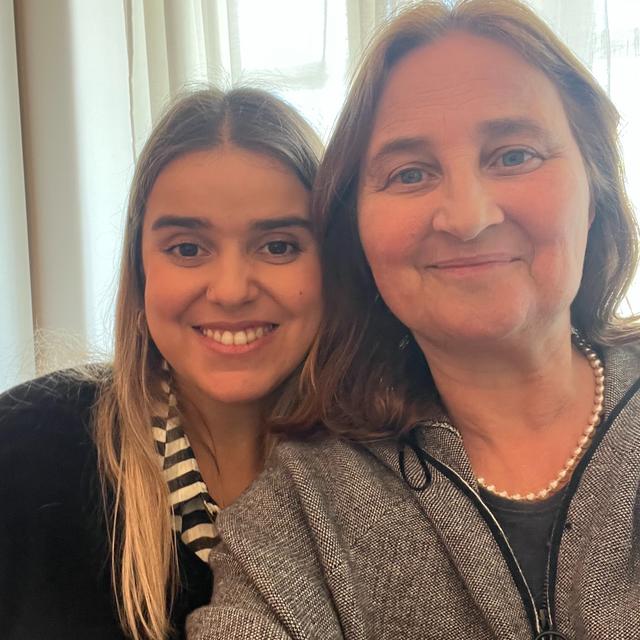 Teresinha Landeiro:"Eu acho que cantar é mais natural para mim e é aquilo que eu faço todos os dias, diariamente. Mas a escrita é o que me faz sonhar, é aquilo que me faz ter vontade de cantar. " - podcast episode cover