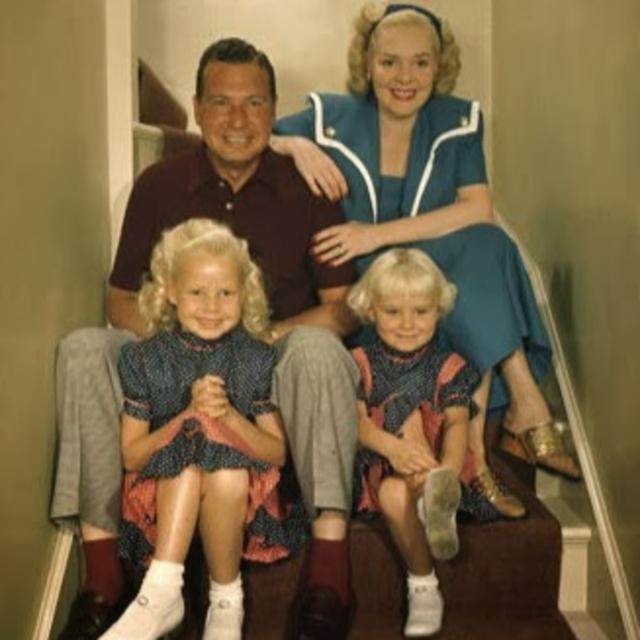 Phil Harris and Alice Faye Podcast 1954-06-18 Series Finale - Vacation Without Elliot (Buck, Chuck, Alice, Phil, Elliott, Stacey & Mindi) - podcast episode cover