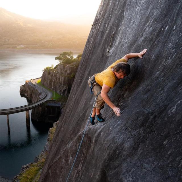 EP 163: Johnny Dawes — Legendary No-Hands Climbs, How to Master Footwork, and Life Lessons From Omelets to Icebergs - podcast episode cover