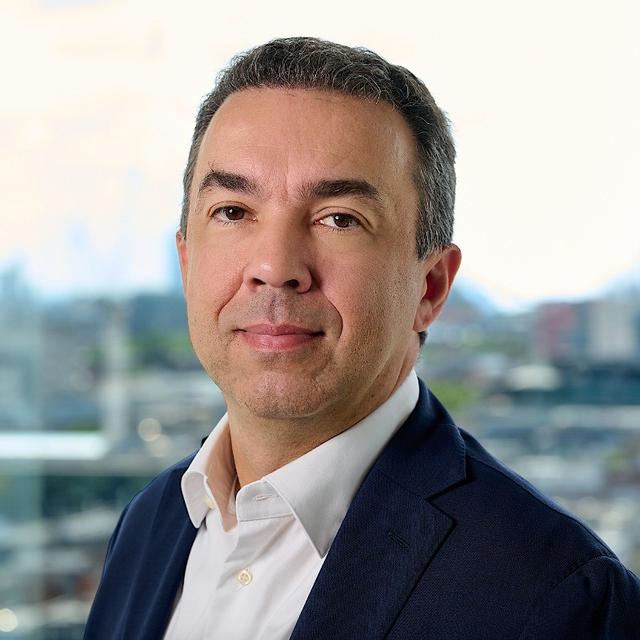 929:  Counting the  Journey's Rewards | Marco Torrente, CFO, WebBeds - podcast episode cover