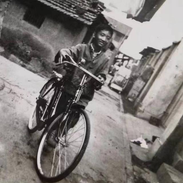 E780.请回答1960s：我们长大那会儿，弄堂里有一百张嘴和两百个耳朵 - podcast episode cover