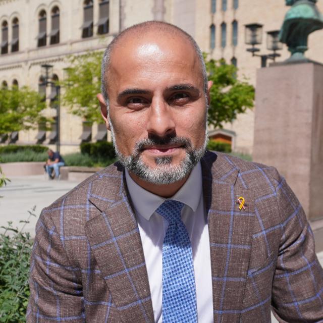Minervapodden: Mahmoud Farahmand – Å høre til - podcast episode cover