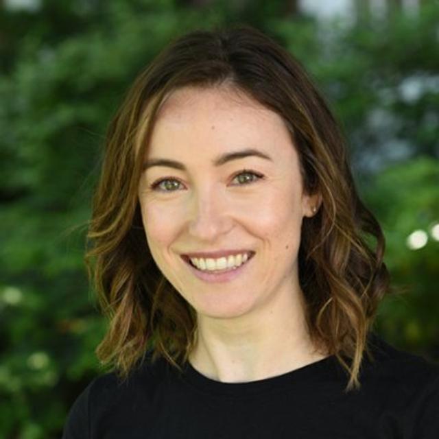 Get More from Reading your Favorite Books with Pique founder Bec Weeks - podcast episode cover