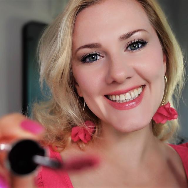 Charming Southern Belle does your make up 🌺 ASMR - podcast episode cover