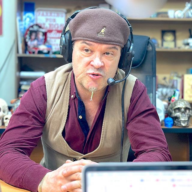 Толик Смирнов о блюзе в целом, и в частности, о группе «Mama's Bad Boys». - podcast episode cover