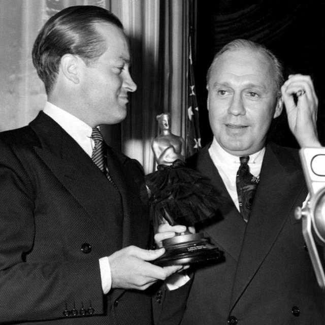 Jack Benny Podcast 1953-01-11 (829) Bob Hope - Road to Bali, PHAF 1953-01-11 The Kitchen Sink, Jack Benny 1943-01-10 (464) Phil Baker - 64 Dollar Question (2018) - podcast episode cover