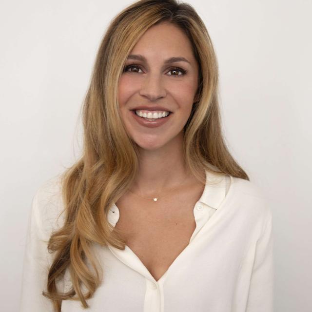 Lauren PIcasso of Cure Hydration - Quenching a Thirst in Wellness - podcast episode cover