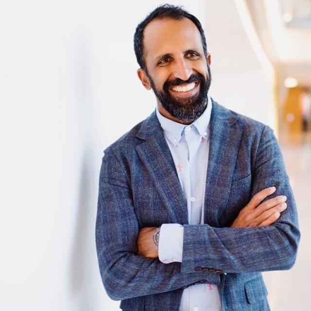 254 - Vasu Raja, Fmr. Chief Commercial Officer, American Airlines - podcast episode cover