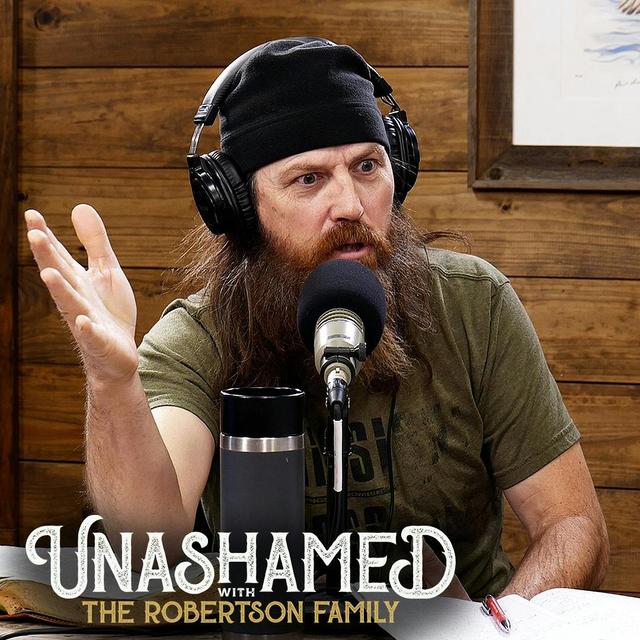 Ep 833 | Everyone Phil Baptizes Has One Thing in Common & Jase Is Deeply Moved by a Widower’s Story - podcast episode cover