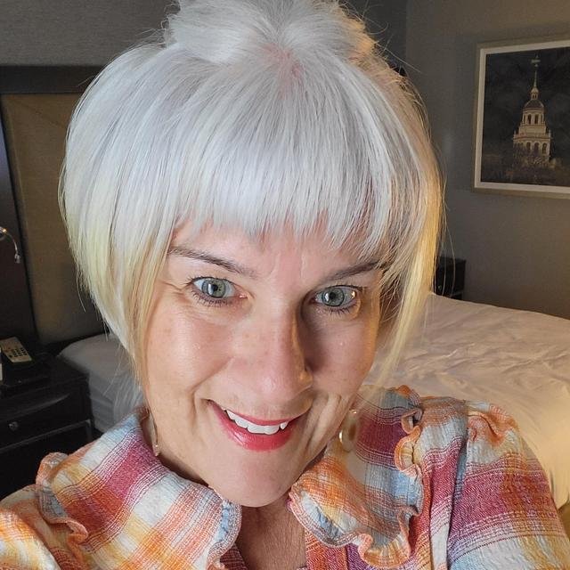Maura Allard: From addiction, to business owner, to realtor, woman trades mainstream success for the metaphysical world and a life reset - podcast episode cover