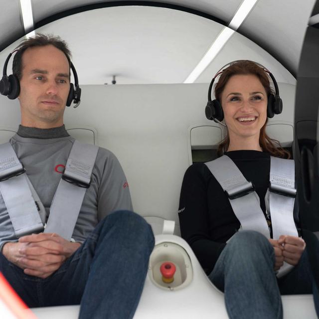 Hyperloop-Kapsel, Verschlüsselung von Messaging-Diensten, Polyphasischer Schlaf, CO2-Bilanz von Hunden - podcast episode cover