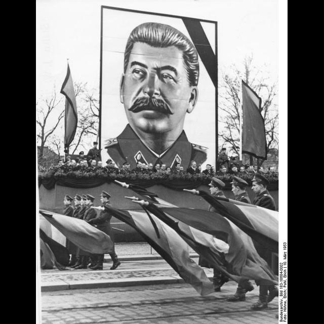 5 mars 1953 ; La mort de Staline - podcast episode cover