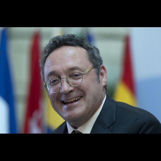 ¿Debe dimitir el fiscal General? del "no es normal" que esté imputado a por qué permanecer en el cargo es proteger la institución - podcast episode cover